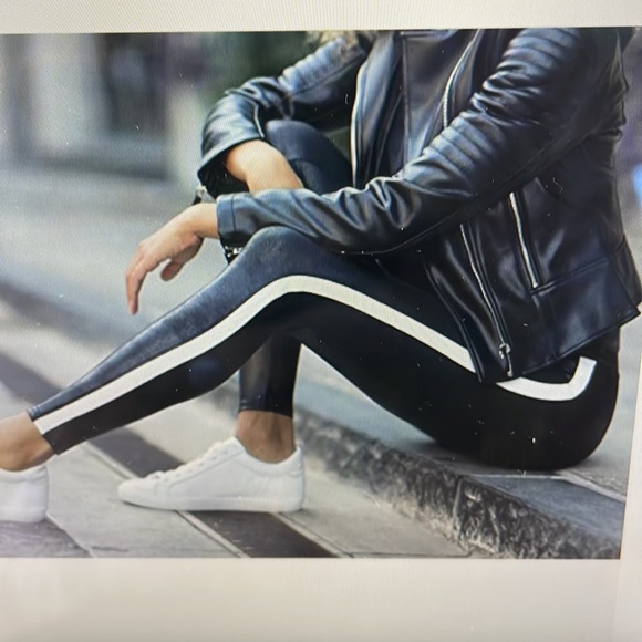 SPANX Pants - Spanx Faux Leather Side Stripe Leggings (Sz M)